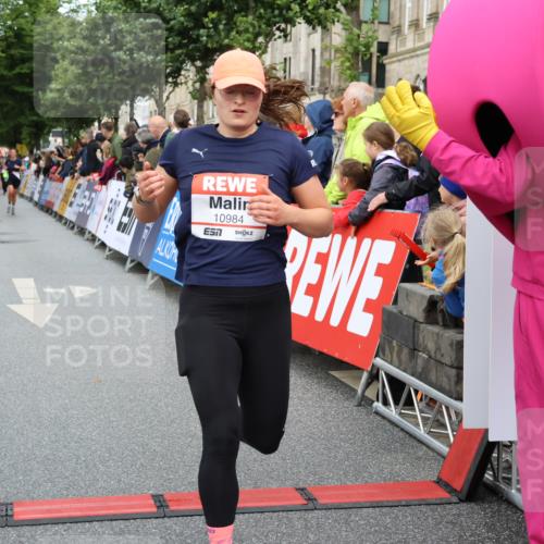 14.06.2026 - REWE Women's Run Strokosch-Dieckow http://msf.ph/oto/9768021 14.06.2026 09:53:03 Ziel 10629, 10833, 10984, 11123, 11485 meine-sportfotos.de