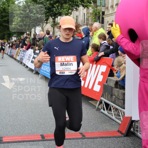 14.06.2026 - REWE Women's Run Strokosch-Dieckow http://msf.ph/oto/9768031 14.06.2026 09:53:03 Ziel 10629, 10833, 10984, 11123, 11485 meine-sportfotos.de