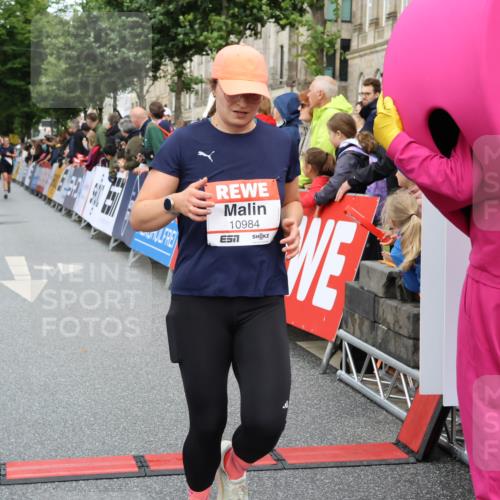 14.06.2026 - REWE Women's Run Strokosch-Dieckow http://msf.ph/oto/9768039 14.06.2026 09:53:03 Ziel 10629, 10833, 10984, 11123, 11485 meine-sportfotos.de