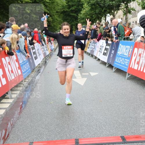 14.06.2026 - REWE Women's Run Strokosch-Dieckow http://msf.ph/oto/9768048 14.06.2026 09:53:09 Ziel 10833, 10943, 10984, 11510 meine-sportfotos.de