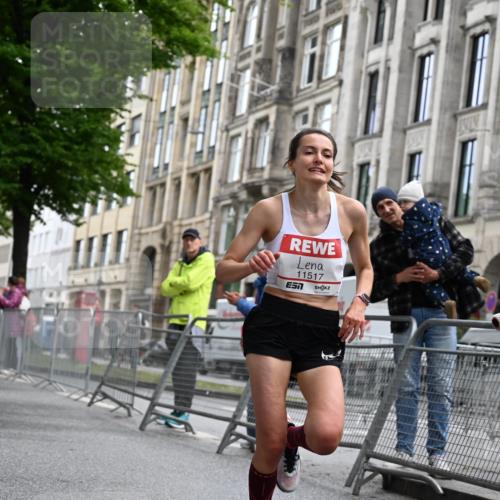 14.06.2026 - REWE Women's Run J. Mangold http://msf.ph/oto/9768154 14.06.2026 09:40:16 Ziel 11517 meine-sportfotos.de