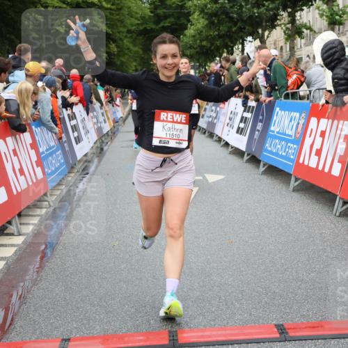 14.06.2026 - REWE Women's Run Strokosch-Dieckow http://msf.ph/oto/9768165 14.06.2026 09:53:10 Ziel 10833, 10943, 10984, 11416, 11510 meine-sportfotos.de