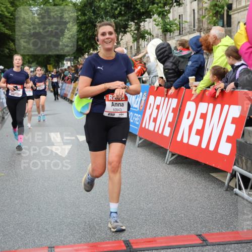 14.06.2026 - REWE Women's Run Strokosch-Dieckow http://msf.ph/oto/9768224 14.06.2026 09:53:13 Ziel 10693, 10943, 11173, 11416, 11510 meine-sportfotos.de