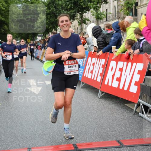 14.06.2026 - REWE Women's Run Strokosch-Dieckow http://msf.ph/oto/9768238 14.06.2026 09:53:13 Ziel 10693, 10943, 11173, 11416, 11510 meine-sportfotos.de