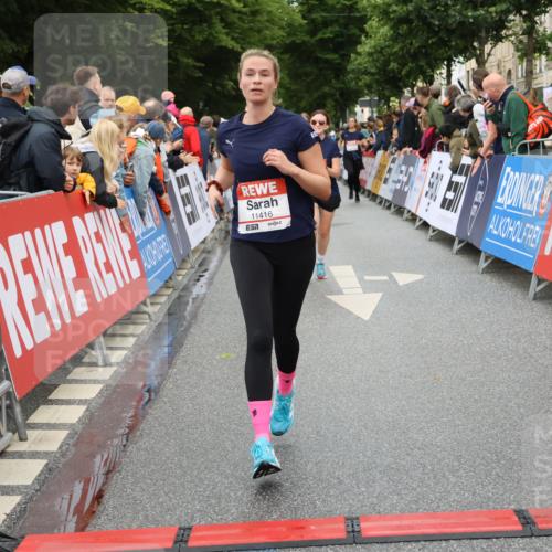 14.06.2026 - REWE Women's Run Strokosch-Dieckow http://msf.ph/oto/9768276 14.06.2026 09:53:14 Ziel 10693, 10768, 10943, 11173, 11416, 11510 meine-sportfotos.de