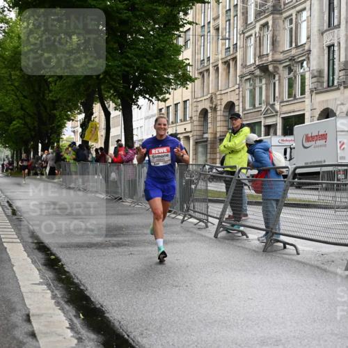 14.06.2026 - REWE Women's Run J. Mangold http://msf.ph/oto/9768300 14.06.2026 09:43:31 Ziel 10848 meine-sportfotos.de