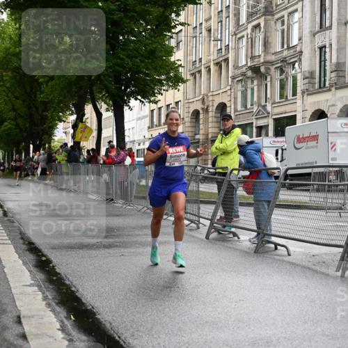 14.06.2026 - REWE Women's Run J. Mangold http://msf.ph/oto/9768302 14.06.2026 09:43:31 Ziel 10848 meine-sportfotos.de