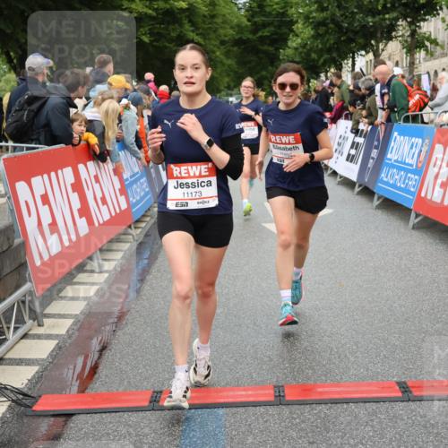 14.06.2026 - REWE Women's Run Strokosch-Dieckow http://msf.ph/oto/9768350 14.06.2026 09:53:16 Ziel 10693, 10768, 10943, 11173, 11416, 11510 meine-sportfotos.de