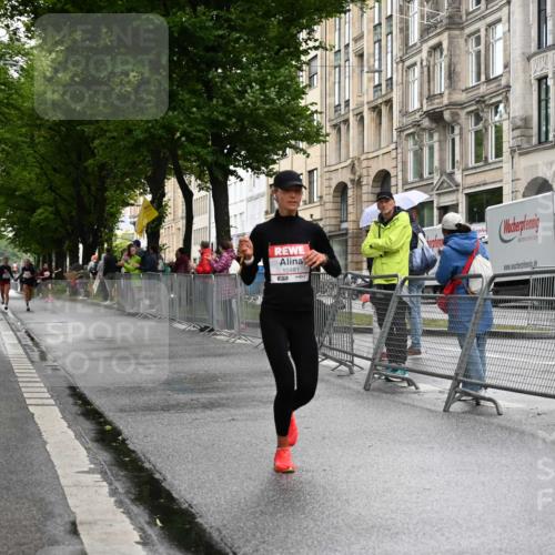 14.06.2026 - REWE Women's Run J. Mangold http://msf.ph/oto/9768356 14.06.2026 09:44:09 Ziel 10245, 10481, 11447 meine-sportfotos.de