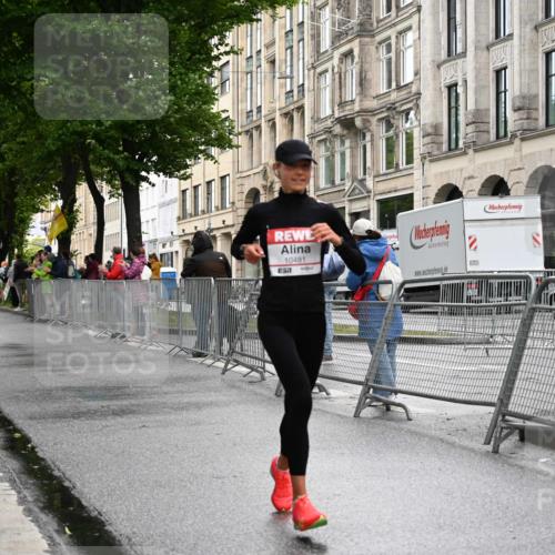 14.06.2026 - REWE Women's Run J. Mangold http://msf.ph/oto/9768361 14.06.2026 09:44:09 Ziel 10245, 10481, 11447 meine-sportfotos.de