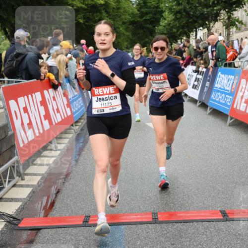 14.06.2026 - REWE Women's Run Strokosch-Dieckow http://msf.ph/oto/9768367 14.06.2026 09:53:16 Ziel 10693, 10768, 10943, 11173, 11416, 11510 meine-sportfotos.de