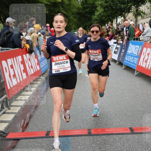 14.06.2026 - REWE Women's Run Strokosch-Dieckow http://msf.ph/oto/9768383 14.06.2026 09:53:16 Ziel 10693, 10768, 10943, 11173, 11416, 11510 meine-sportfotos.de