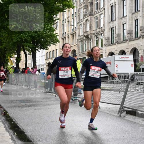 14.06.2026 - REWE Women's Run J. Mangold http://msf.ph/oto/9768390 14.06.2026 09:44:19 Ziel 10328, 10480, 11418 meine-sportfotos.de