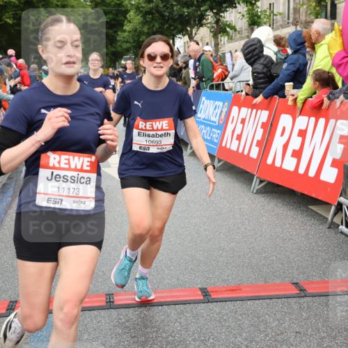 14.06.2026 - REWE Women's Run Strokosch-Dieckow http://msf.ph/oto/9768397 14.06.2026 09:53:17 Ziel 10693, 10768, 10943, 11173, 11212, 11416, 11510 meine-sportfotos.de