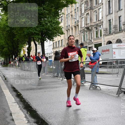 14.06.2026 - REWE Women's Run J. Mangold http://msf.ph/oto/9768401 14.06.2026 09:44:23 Ziel 10328, 10480, 11079, 11418 meine-sportfotos.de