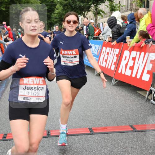 14.06.2026 - REWE Women's Run Strokosch-Dieckow http://msf.ph/oto/9768411 14.06.2026 09:53:17 Ziel 10693, 10768, 10943, 11173, 11212, 11416, 11510 meine-sportfotos.de