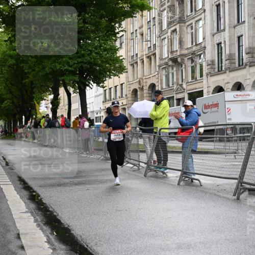 14.06.2026 - REWE Women's Run J. Mangold http://msf.ph/oto/9768412 14.06.2026 09:44:24 Ziel 10328, 11079 meine-sportfotos.de