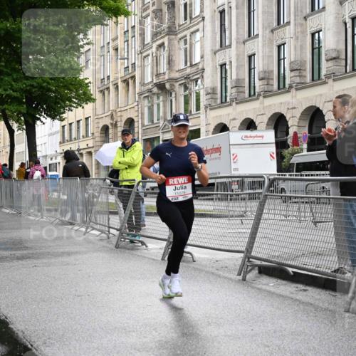 14.06.2026 - REWE Women's Run J. Mangold http://msf.ph/oto/9768425 14.06.2026 09:44:25 Ziel 10328, 11079 meine-sportfotos.de