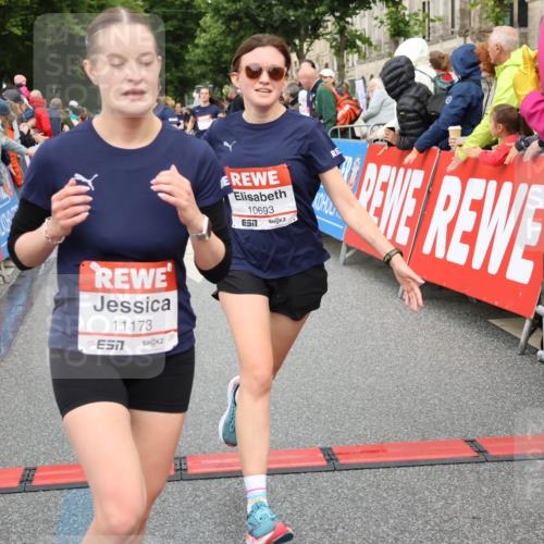 14.06.2026 - REWE Women's Run Strokosch-Dieckow http://msf.ph/oto/9768427 14.06.2026 09:53:17 Ziel 10693, 10768, 10943, 11173, 11212, 11416, 11510 meine-sportfotos.de