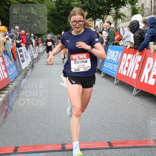 14.06.2026 - REWE Women's Run Strokosch-Dieckow http://msf.ph/oto/9768470 14.06.2026 09:53:19 Ziel 10424, 10693, 10768, 10943, 11173, 11212, 11416 meine-sportfotos.de