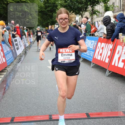 14.06.2026 - REWE Women's Run Strokosch-Dieckow http://msf.ph/oto/9768484 14.06.2026 09:53:19 Ziel 10424, 10693, 10768, 10943, 11173, 11212, 11416 meine-sportfotos.de