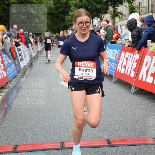 14.06.2026 - REWE Women's Run Strokosch-Dieckow http://msf.ph/oto/9768499 14.06.2026 09:53:19 Ziel 10424, 10693, 10768, 10943, 11173, 11212, 11416 meine-sportfotos.de