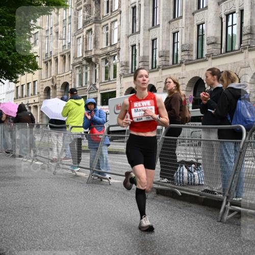14.06.2026 - REWE Women's Run J. Mangold http://msf.ph/oto/9768525 14.06.2026 09:46:42 Ziel 10430, 11492 meine-sportfotos.de
