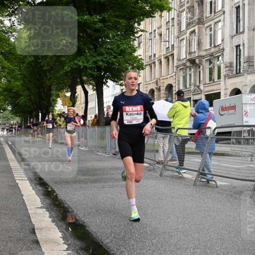 14.06.2026 - REWE Women's Run J. Mangold http://msf.ph/oto/9768578 14.06.2026 09:47:02 Ziel 10386, 10488, 10994 meine-sportfotos.de
