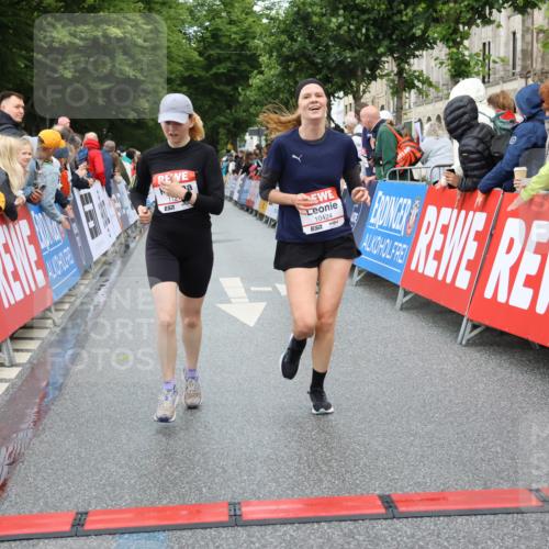 14.06.2026 - REWE Women's Run Strokosch-Dieckow http://msf.ph/oto/9768599 14.06.2026 09:53:23 Ziel 10107, 10424, 10693, 10768, 11173, 11212, 11272 meine-sportfotos.de