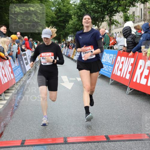 14.06.2026 - REWE Women's Run Strokosch-Dieckow http://msf.ph/oto/9768646 14.06.2026 09:53:23 Ziel 10107, 10424, 10693, 10768, 11173, 11212, 11272 meine-sportfotos.de