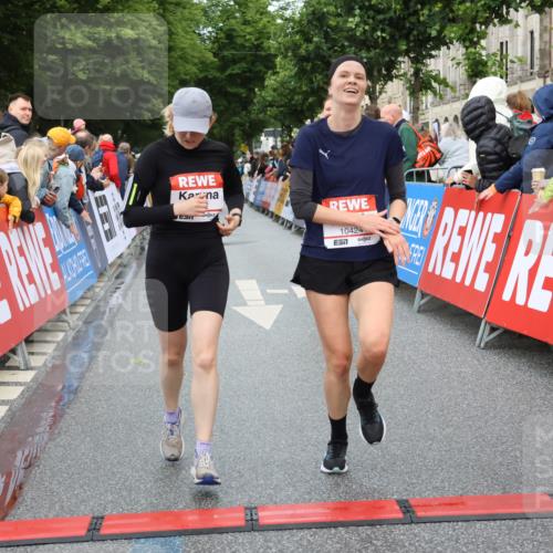 14.06.2026 - REWE Women's Run Strokosch-Dieckow http://msf.ph/oto/9768690 14.06.2026 09:53:24 Ziel 10107, 10424, 10693, 10768, 11173, 11212, 11272 meine-sportfotos.de