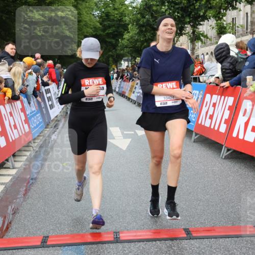 14.06.2026 - REWE Women's Run Strokosch-Dieckow http://msf.ph/oto/9768703 14.06.2026 09:53:24 Ziel 10107, 10424, 10693, 10768, 11173, 11212, 11272 meine-sportfotos.de