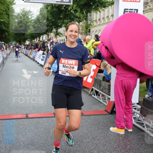 14.06.2026 - REWE Women's Run Strokosch-Dieckow http://msf.ph/oto/9768720 14.06.2026 09:53:26 Ziel 10107, 10424, 10768, 11212, 11272 meine-sportfotos.de