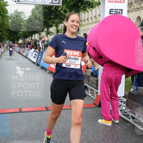 14.06.2026 - REWE Women's Run Strokosch-Dieckow http://msf.ph/oto/9768750 14.06.2026 09:53:26 Ziel 10107, 10424, 10768, 11212, 11272 meine-sportfotos.de