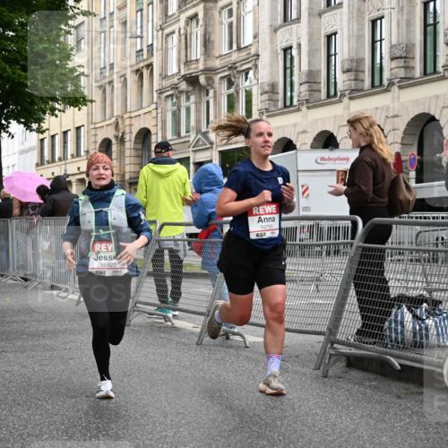 14.06.2026 - REWE Women's Run J. Mangold http://msf.ph/oto/9768758 14.06.2026 09:48:07 Ziel 10755, 10827, 10843, 10935, 11097, 11351 meine-sportfotos.de