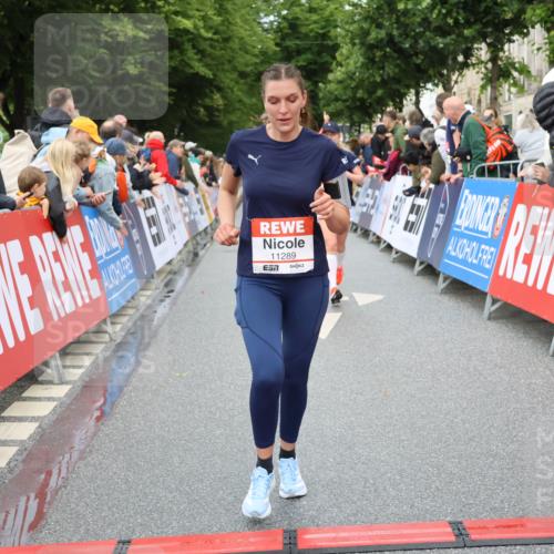 14.06.2026 - REWE Women's Run Strokosch-Dieckow http://msf.ph/oto/9768781 14.06.2026 09:53:32 Ziel 10107, 10794, 11272, 11289 meine-sportfotos.de