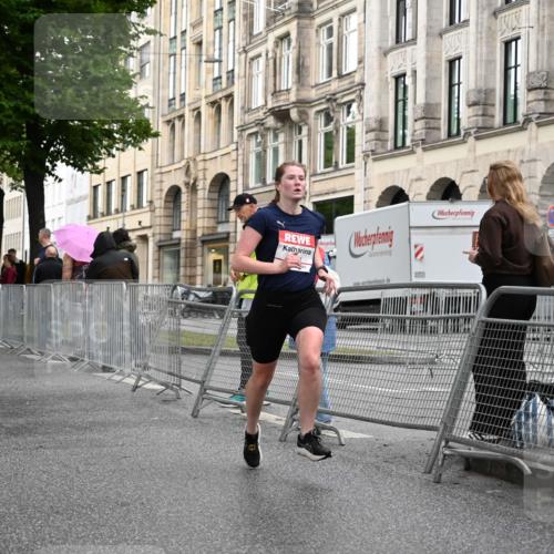 14.06.2026 - REWE Women's Run J. Mangold http://msf.ph/oto/9768800 14.06.2026 09:48:24 Ziel 10215, 11141, 11529, 11530 meine-sportfotos.de