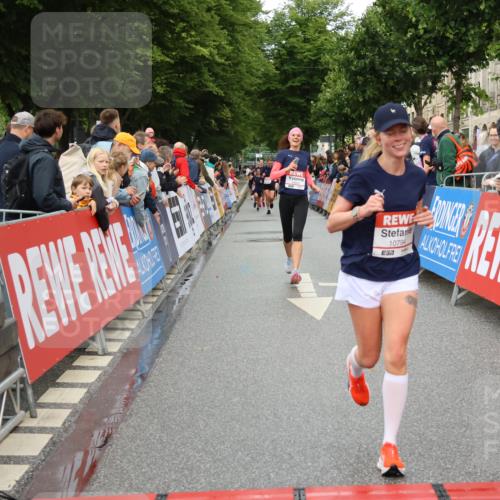 14.06.2026 - REWE Women's Run Strokosch-Dieckow http://msf.ph/oto/9768869 14.06.2026 09:53:35 Ziel 10794, 10952, 11289 meine-sportfotos.de