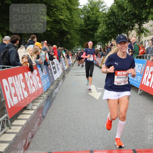 14.06.2026 - REWE Women's Run Strokosch-Dieckow http://msf.ph/oto/9768885 14.06.2026 09:53:35 Ziel 10794, 10952, 11289 meine-sportfotos.de
