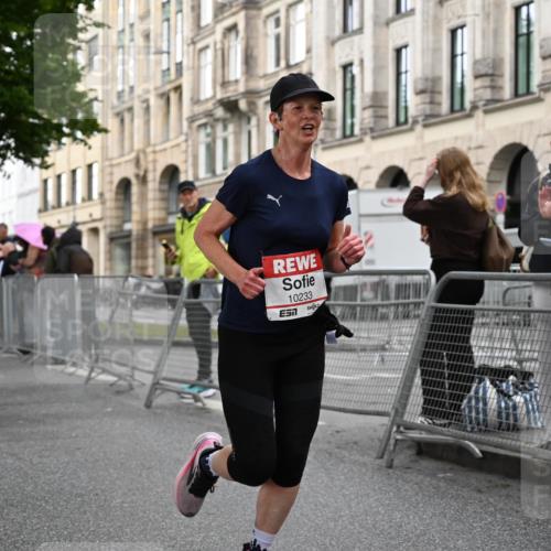 14.06.2026 - REWE Women's Run J. Mangold http://msf.ph/oto/9768899 14.06.2026 09:48:49 Ziel 10074, 10233 meine-sportfotos.de