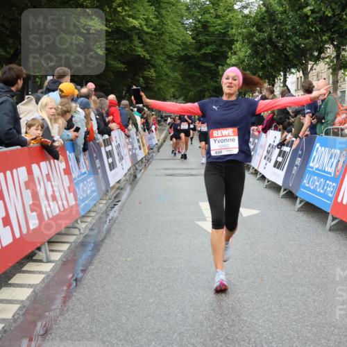 14.06.2026 - REWE Women's Run Strokosch-Dieckow http://msf.ph/oto/9768913 14.06.2026 09:53:36 Ziel 10794, 10952, 11289 meine-sportfotos.de