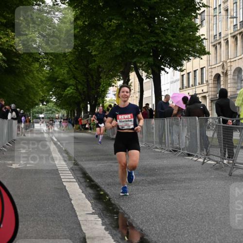14.06.2026 - REWE Women's Run J. Mangold http://msf.ph/oto/9768915 14.06.2026 09:49:03 Ziel 10741, 11360 meine-sportfotos.de