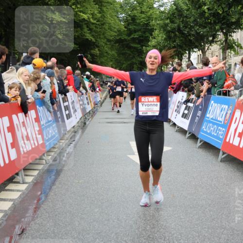 14.06.2026 - REWE Women's Run Strokosch-Dieckow http://msf.ph/oto/9768941 14.06.2026 09:53:37 Ziel 10794, 10952, 11289 meine-sportfotos.de