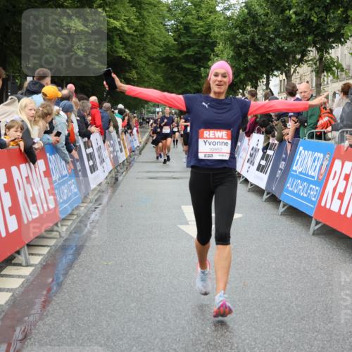 14.06.2026 - REWE Women's Run Strokosch-Dieckow http://msf.ph/oto/9768965 14.06.2026 09:53:37 Ziel 10794, 10952, 11289 meine-sportfotos.de
