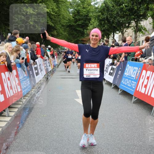 14.06.2026 - REWE Women's Run Strokosch-Dieckow http://msf.ph/oto/9769011 14.06.2026 09:53:37 Ziel 10794, 10952, 11289 meine-sportfotos.de