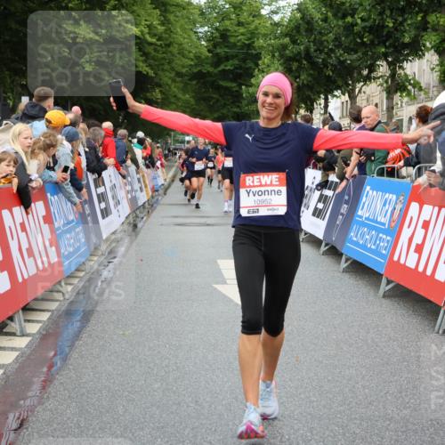 14.06.2026 - REWE Women's Run Strokosch-Dieckow http://msf.ph/oto/9769026 14.06.2026 09:53:37 Ziel 10794, 10952, 11289 meine-sportfotos.de