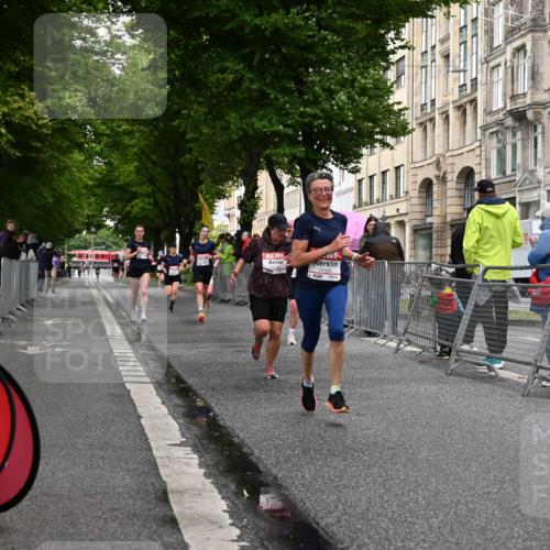 14.06.2026 - REWE Women's Run J. Mangold http://msf.ph/oto/9769095 14.06.2026 09:50:27 Ziel 10192, 10749, 11105, 11146, 11207, 11245, 11396 meine-sportfotos.de