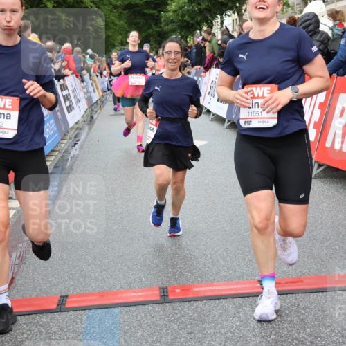 14.06.2026 - REWE Women's Run Strokosch-Dieckow http://msf.ph/oto/9769139 14.06.2026 09:53:44 Ziel 10062, 10097, 10103, 10632, 10952, 11051 meine-sportfotos.de