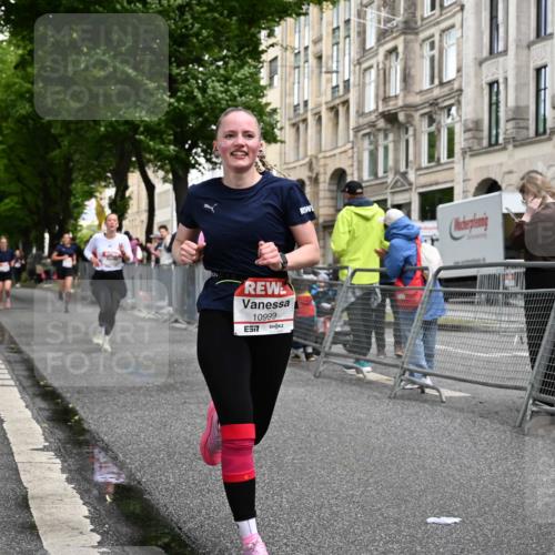 14.06.2026 - REWE Women's Run J. Mangold http://msf.ph/oto/9769259 14.06.2026 09:51:32 Ziel 10999, 11218, 11244 meine-sportfotos.de