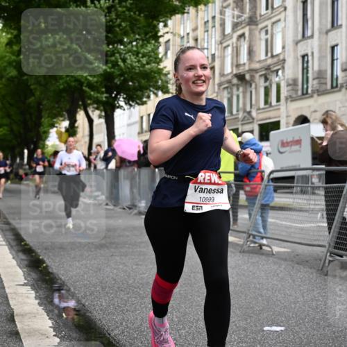 14.06.2026 - REWE Women's Run J. Mangold http://msf.ph/oto/9769262 14.06.2026 09:51:32 Ziel 10999, 11218, 11244 meine-sportfotos.de